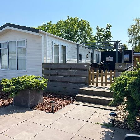 Chalet 3A Op Recreatiepark De Wielen 신트 마르턴 외부 사진