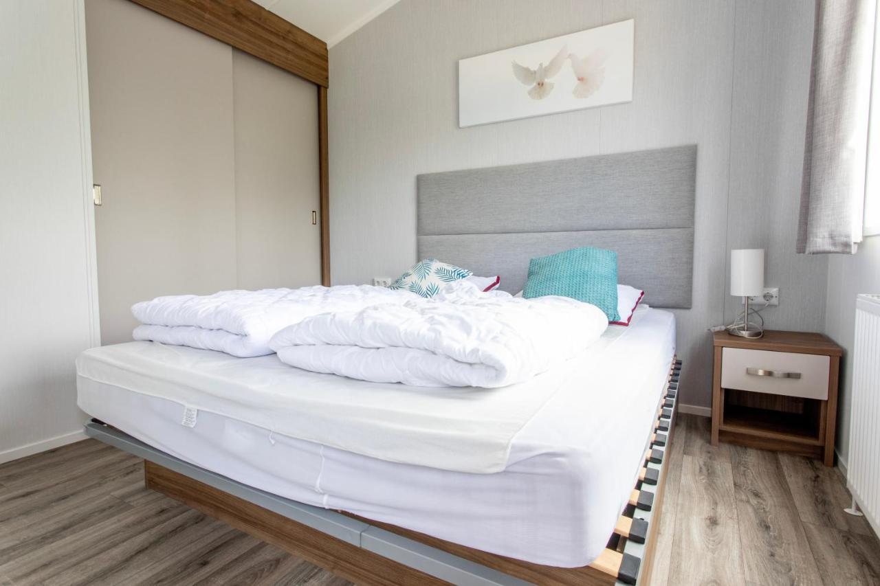 Chalet 3A Op Recreatiepark De Wielen 신트 마르턴 외부 사진