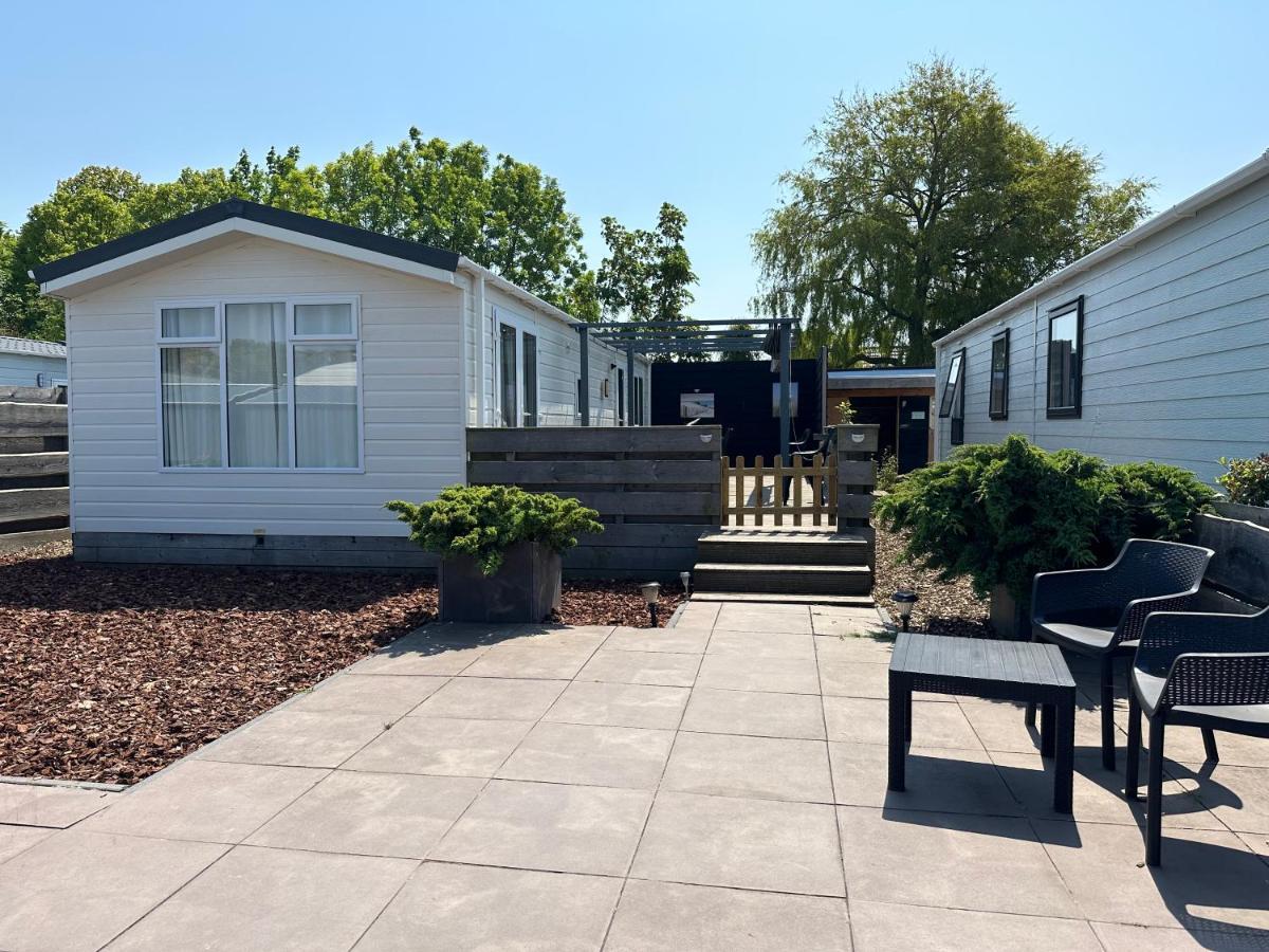 Chalet 3A Op Recreatiepark De Wielen 신트 마르턴 외부 사진